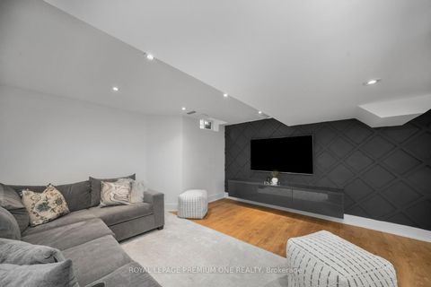 Photo 37 at 28 Johnswood Crescent, Vellore Village, Vaughan