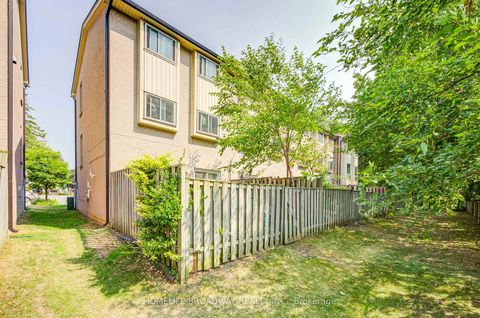 Photo 24 at 129 - 25 Collinsgrove Road, West Hill, Toronto
