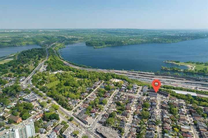 Photo 4 at 30 - 290 Barton Street W, Strathcona, Hamilton