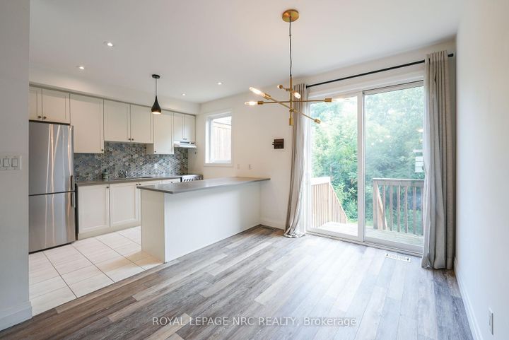 Photo 6 at 30 - 290 Barton Street W, Strathcona, Hamilton