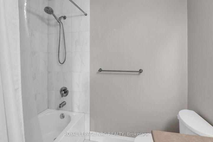 Photo 11 at 30 - 290 Barton Street W, Strathcona, Hamilton