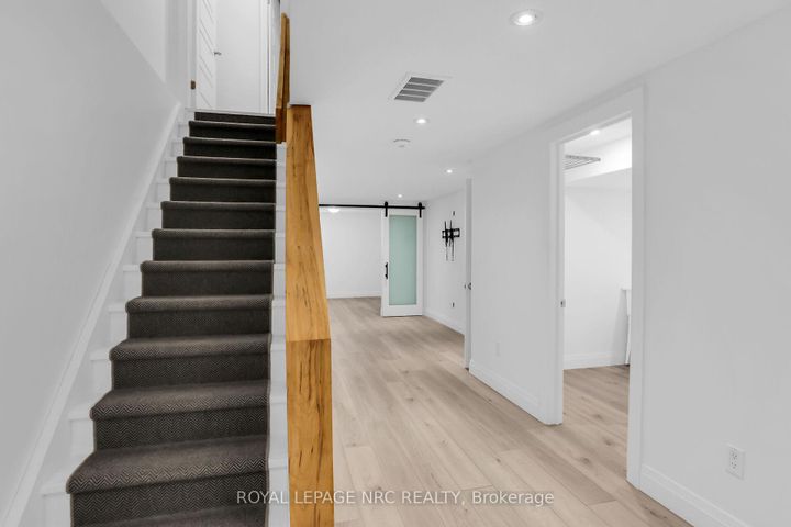 Photo 13 at 30 - 290 Barton Street W, Strathcona, Hamilton