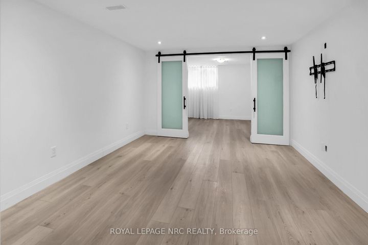 Photo 14 at 30 - 290 Barton Street W, Strathcona, Hamilton