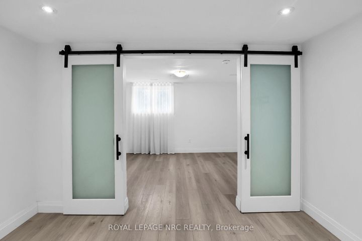 Photo 15 at 30 - 290 Barton Street W, Strathcona, Hamilton