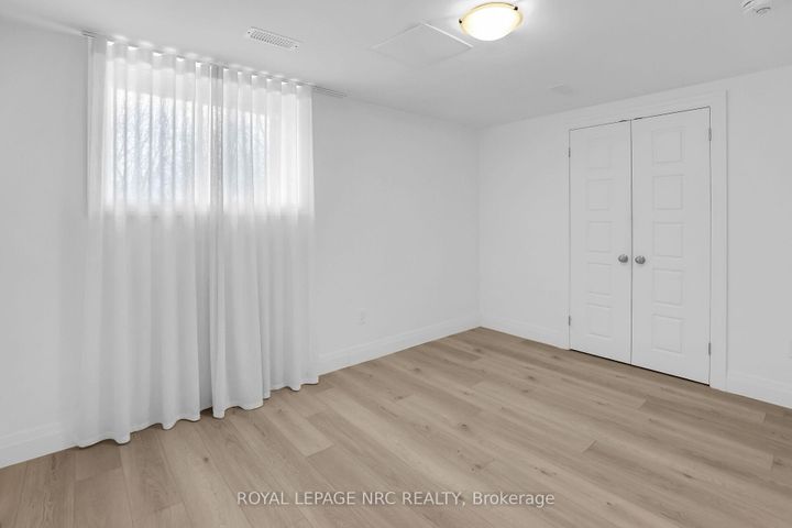 Photo 16 at 30 - 290 Barton Street W, Strathcona, Hamilton