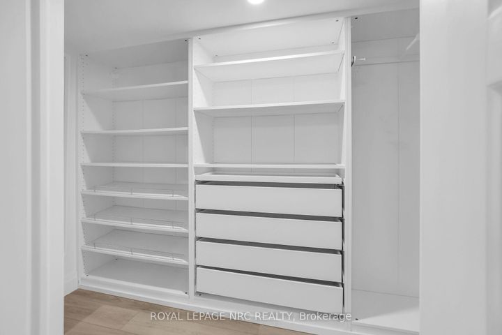 Photo 17 at 30 - 290 Barton Street W, Strathcona, Hamilton