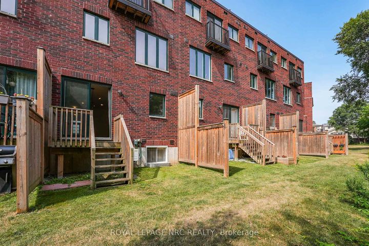 Photo 24 at 30 - 290 Barton Street W, Strathcona, Hamilton