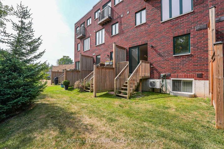 Photo 25 at 30 - 290 Barton Street W, Strathcona, Hamilton