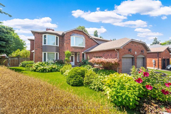 Photo 6 at 15 Brookbank Court, Heart Lake East, Brampton