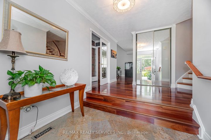 Photo 10 at 15 Brookbank Court, Heart Lake East, Brampton