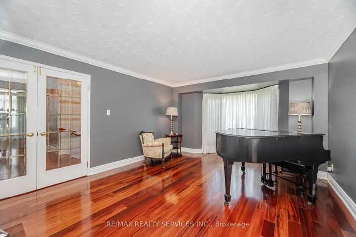 Photo 11 at 15 Brookbank Court, Heart Lake East, Brampton