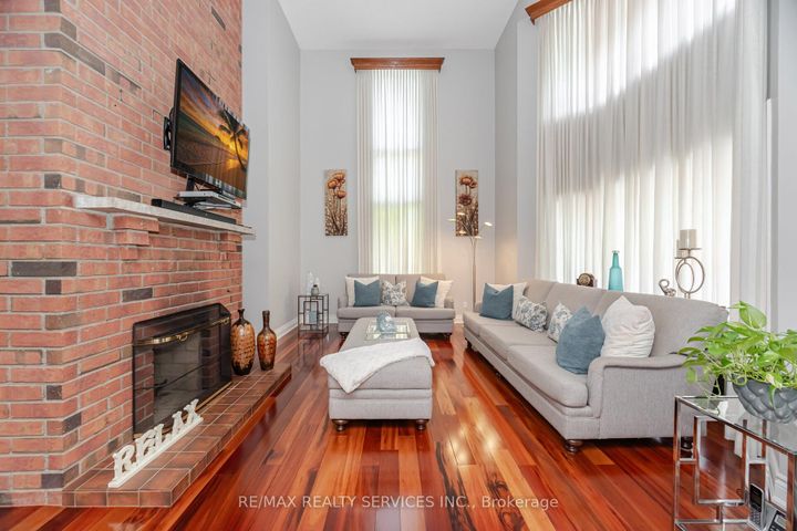 Photo 13 at 15 Brookbank Court, Heart Lake East, Brampton