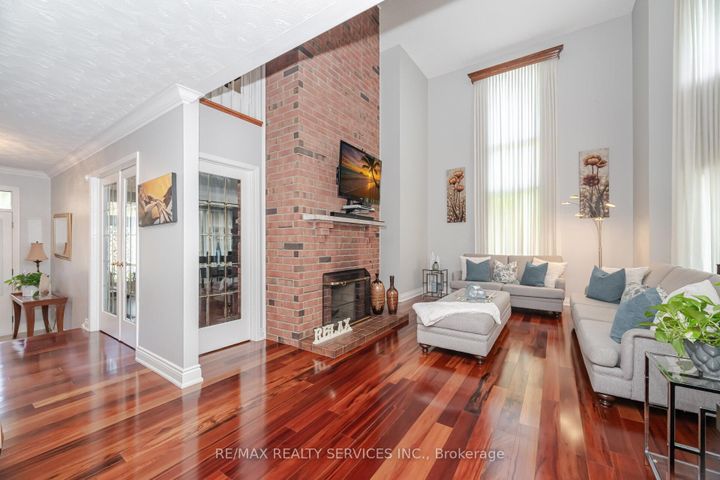 Photo 14 at 15 Brookbank Court, Heart Lake East, Brampton