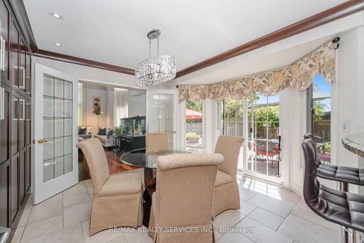 Photo 16 at 15 Brookbank Court, Heart Lake East, Brampton