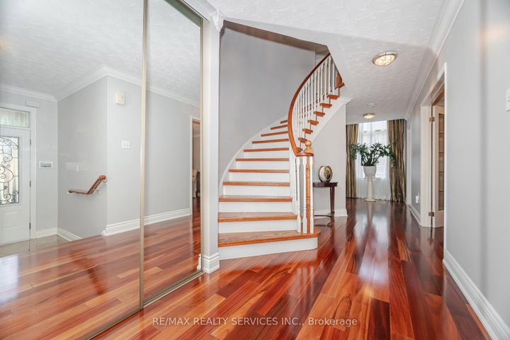 Photo 22 at 15 Brookbank Court, Heart Lake East, Brampton