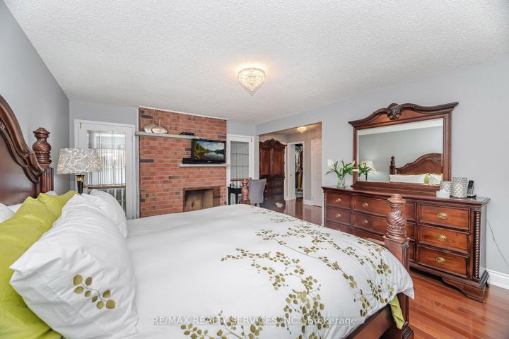 Photo 23 at 15 Brookbank Court, Heart Lake East, Brampton