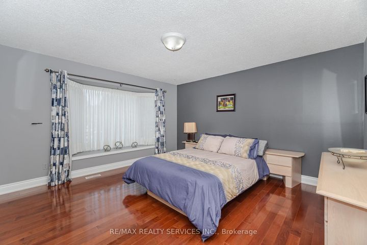 Photo 25 at 15 Brookbank Court, Heart Lake East, Brampton