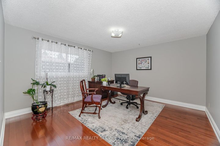 Photo 26 at 15 Brookbank Court, Heart Lake East, Brampton