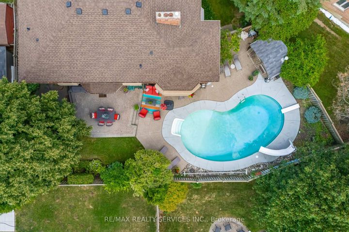 Photo 34 at 15 Brookbank Court, Heart Lake East, Brampton