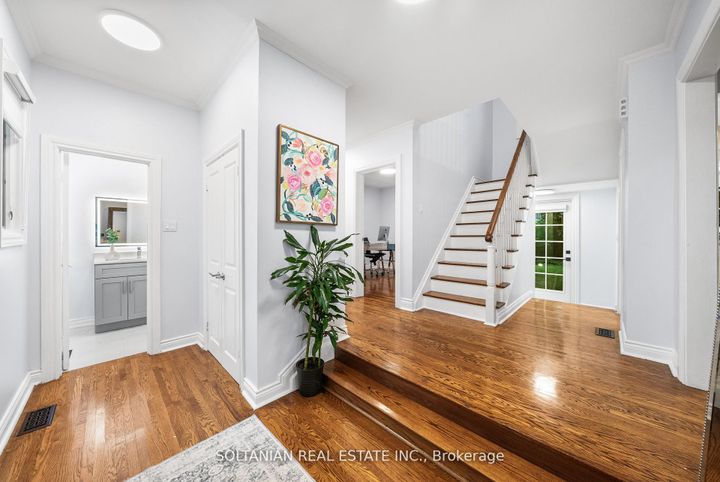 Photo 5 at 24 Laureleaf Road, Bayview Glen, Markham