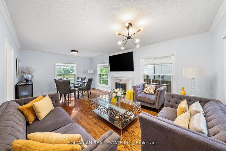 Photo 8 at 24 Laureleaf Road, Bayview Glen, Markham