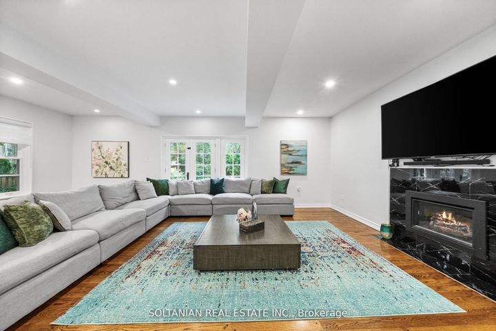 Photo 16 at 24 Laureleaf Road, Bayview Glen, Markham