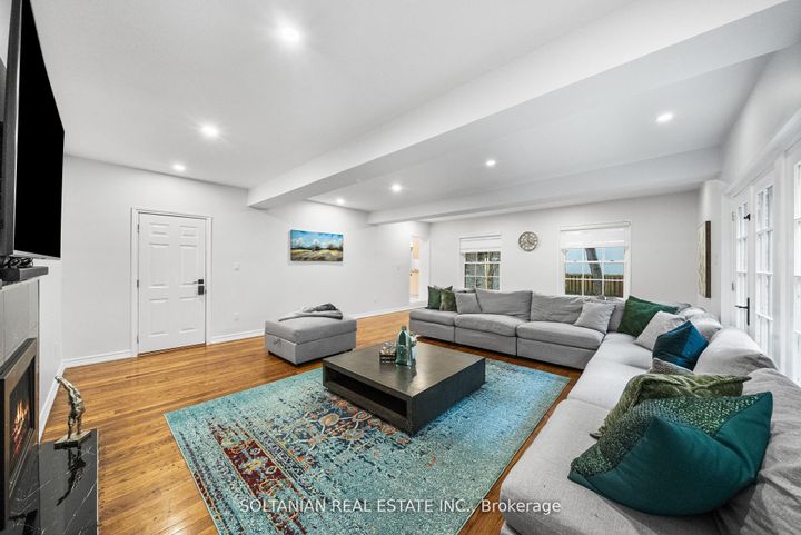 Photo 17 at 24 Laureleaf Road, Bayview Glen, Markham