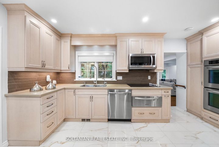 Photo 18 at 24 Laureleaf Road, Bayview Glen, Markham