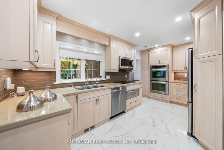 Photo 19 at 24 Laureleaf Road, Bayview Glen, Markham