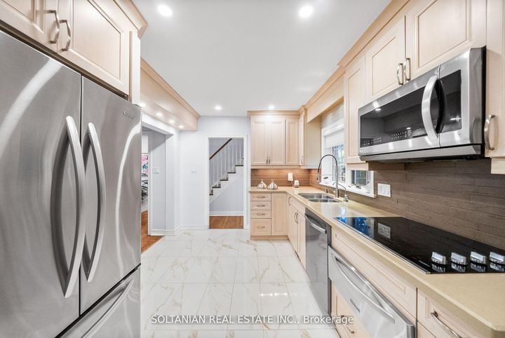 Photo 22 at 24 Laureleaf Road, Bayview Glen, Markham