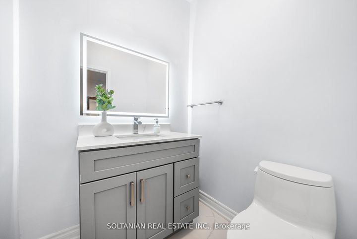 Photo 24 at 24 Laureleaf Road, Bayview Glen, Markham