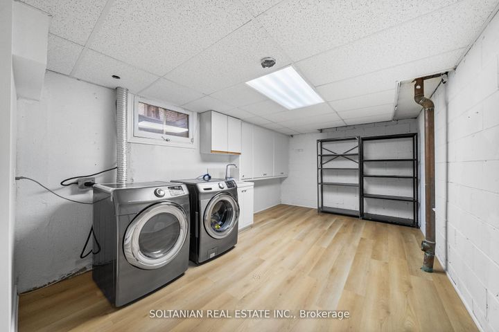 Photo 42 at 24 Laureleaf Road, Bayview Glen, Markham