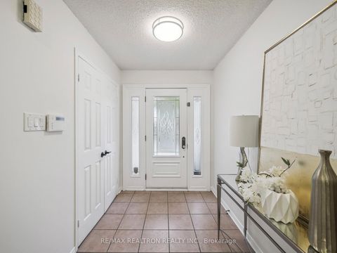 Photo 3 at 213 Campbell Avenue, Yorkhill, Vaughan