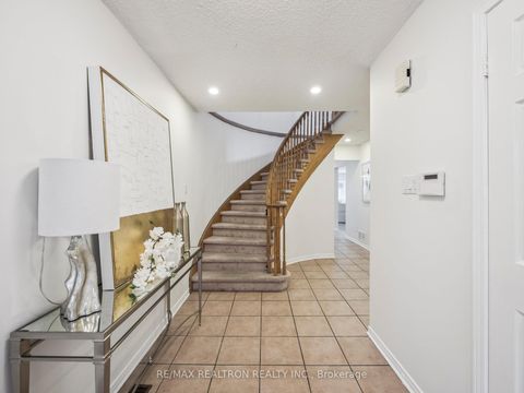 Photo 5 at 213 Campbell Avenue, Yorkhill, Vaughan