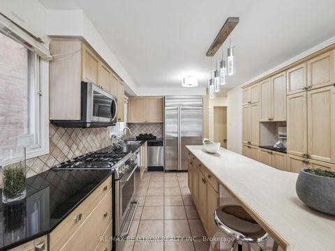 Photo 17 at 213 Campbell Avenue, Yorkhill, Vaughan