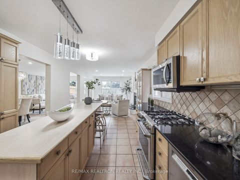 Photo 18 at 213 Campbell Avenue, Yorkhill, Vaughan