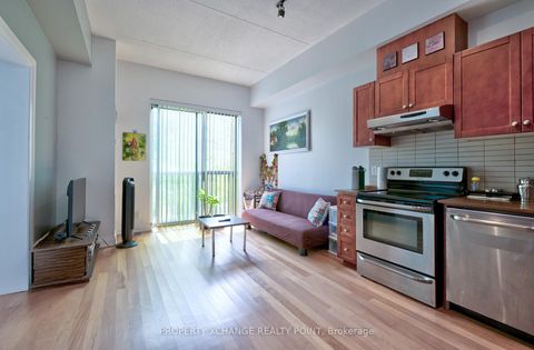 Photo 2 at 213 - 2737 keele Street, CFB, Toronto