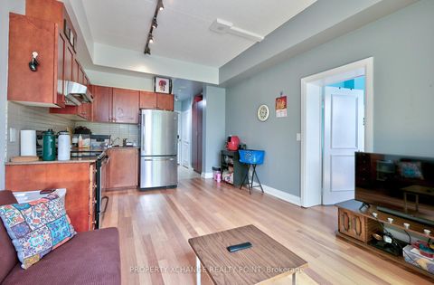 Photo 4 at 213 - 2737 keele Street, CFB, Toronto