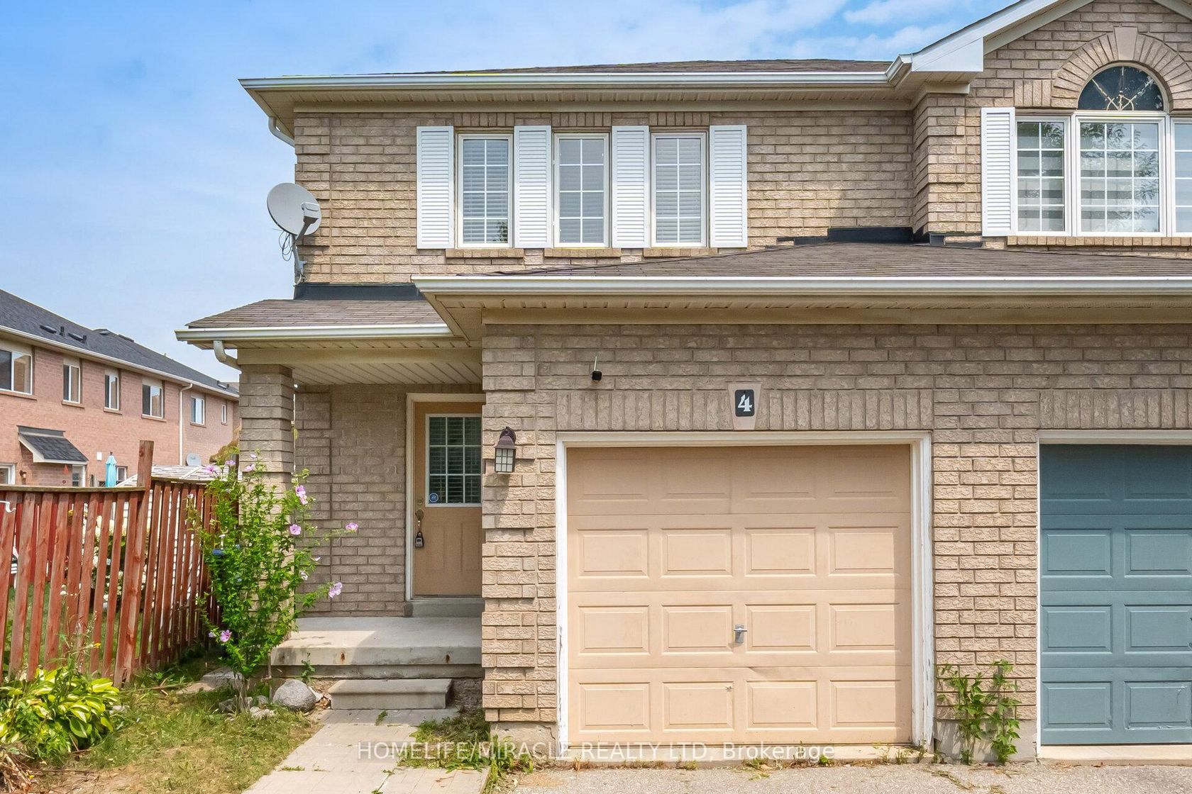 4 Vauxhall Crescent, Fletcher's Meadow, Brampton 2