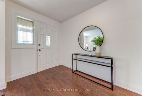 Photo 5 at 16 Yorkshire Road, Ionview, Toronto