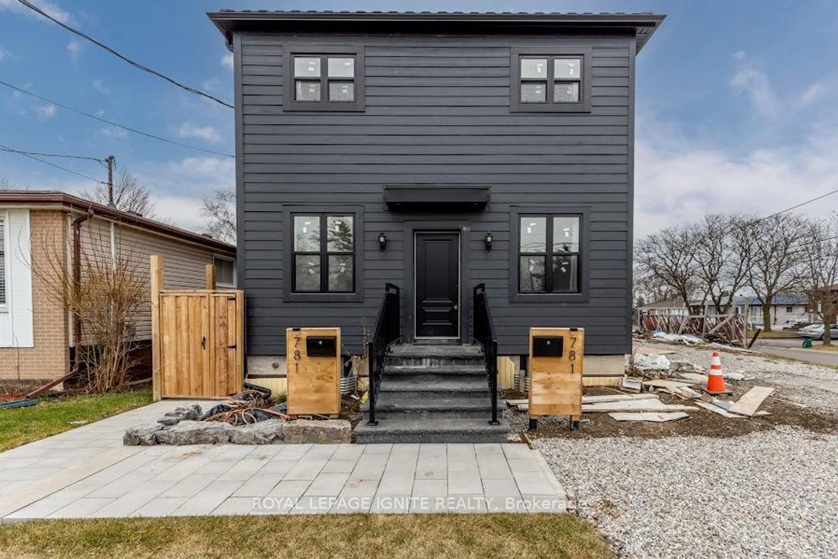 781 Oliva Street, West Shore, Pickering photo number 2