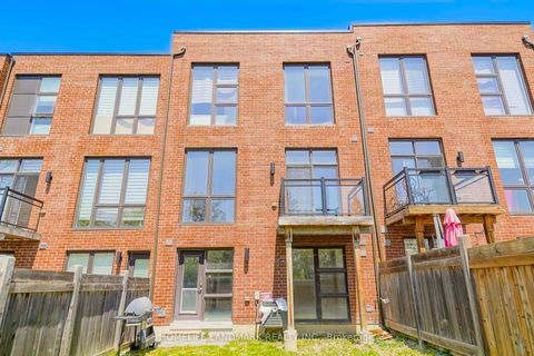 Photo 14 at 8 Crestridge Drive, Patterson, Vaughan