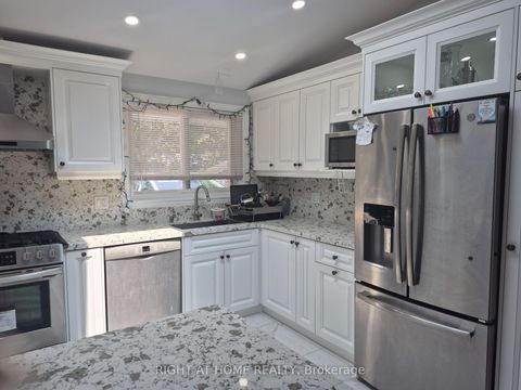 Photo 3 at 11 Lesterwood Crescent, Bendale, Toronto