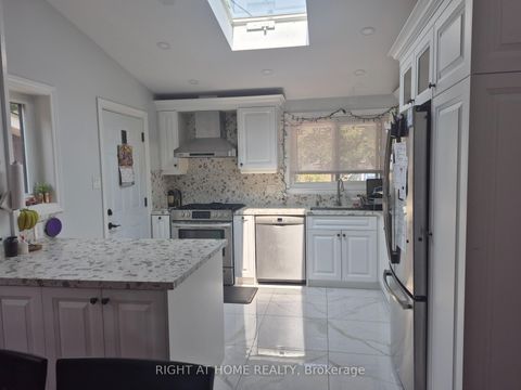 Photo 5 at 11 Lesterwood Crescent, Bendale, Toronto