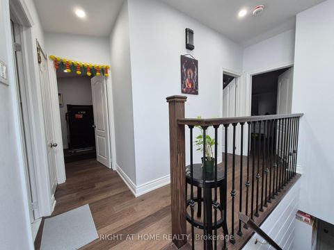 Photo 7 at 11 Lesterwood Crescent, Bendale, Toronto