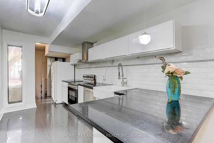 Photo 18 at 237 Ontario Street, Moss Park, Toronto