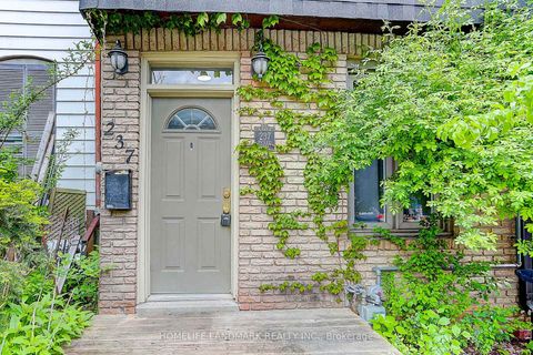Photo 2 at 237 Ontario Street, Moss Park, Toronto