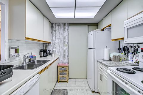 Photo 4 at 1531 - 3 Greystone Walk Drive, Kennedy Park, Toronto