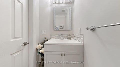Photo 15 at 57 Whitburn Crescent, Maple, Vaughan