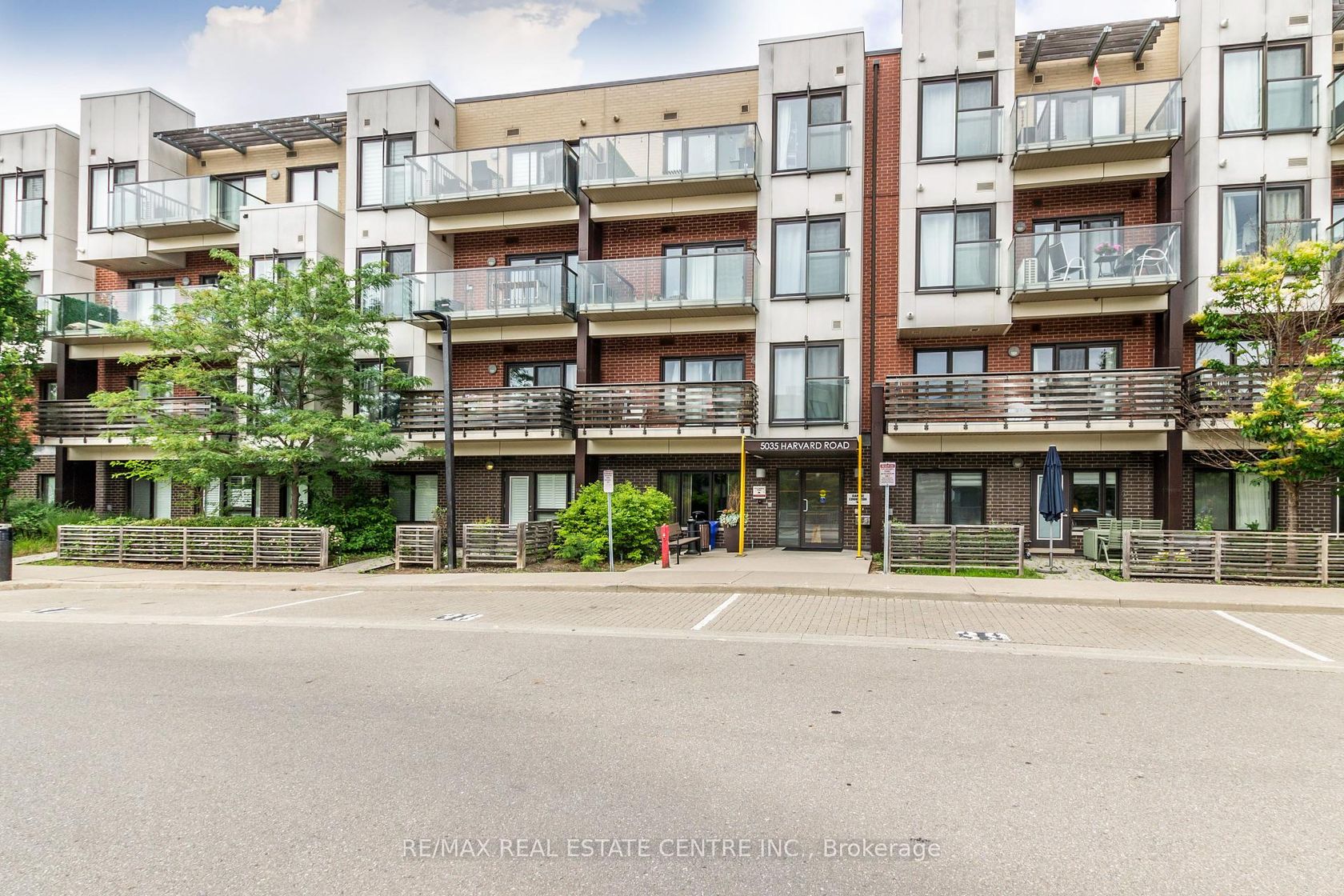209 - 5035 Harvard Road, Churchill Meadows, Mississauga by Loree Meneguzzi Real Estate 209 - 5035 Harvard Road, Churchill Meadows, Mississauga
